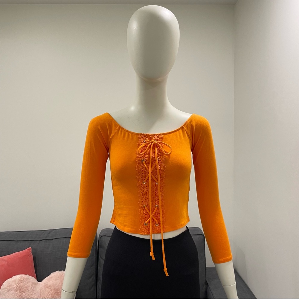 HEART & HIPS Cropped Top Size Small 3/4-Sleeves Lace and Tie-Up